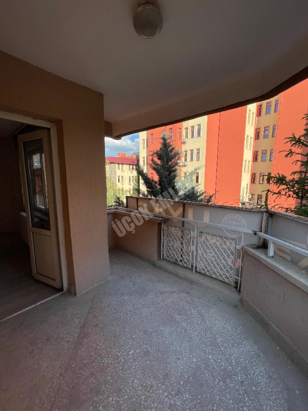 AFYON ÜÇOK EMLAKTAN İSTİKLAL MAH KİRALIK 3+1 TEMİZ DAİRE