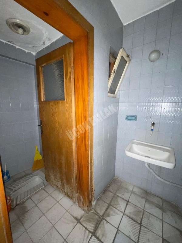 AFYON ÜÇOK EMLAKTAN İSTİKLAL MAH KİRALIK 3+1 TEMİZ DAİRE
