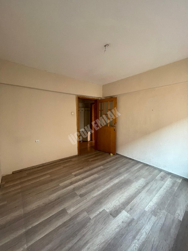 AFYON ÜÇOK EMLAKTAN İSTİKLAL MAH KİRALIK 3+1 TEMİZ DAİRE