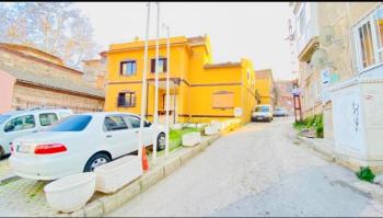 DijitalEmlak’tan Tophane Saltanat kapısında 2 katlı bahçeli Otel Ruhsatlı Ana Cadde üzeri Satılık Kople Bina. 
