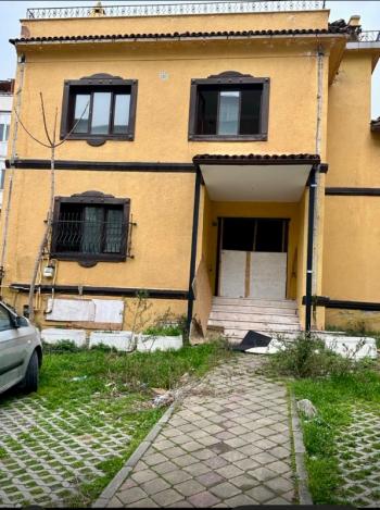 DijitalEmlak’tan Tophane Saltanat kapısında 2 katlı bahçeli Otel Ruhsatlı Ana Cadde üzeri Satılık Kople Bina. 