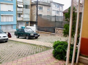 DijitalEmlak’tan Tophane Saltanat kapısında 2 katlı bahçeli Otel Ruhsatlı Ana Cadde üzeri Satılık Kople Bina. 