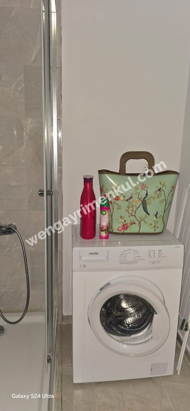 Lamer Dragos'ta eşyalı kiralık 1+0 stüdyo daire.