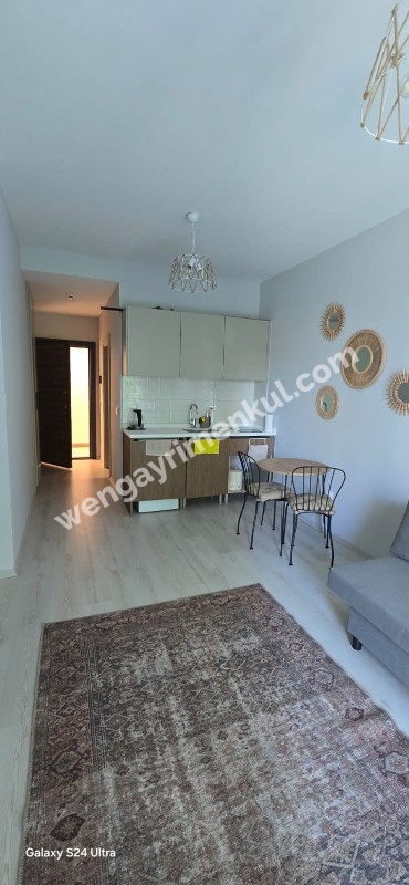 Lamer Dragos'ta eşyalı kiralık 1+0 stüdyo daire.