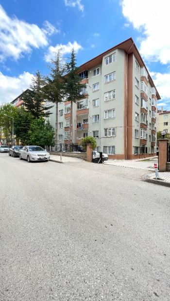 Güvenay - Çorum Albayrak İlkokulu Civarı 3+1 Satılık Daire 
