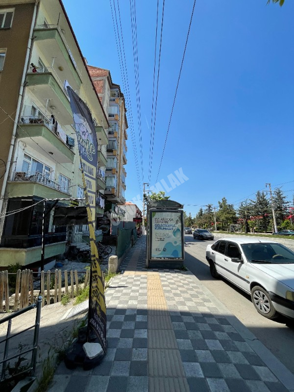 AFYON ÜÇOK EMLAKTAN ZAFER MAHALLESİNDE KİRALIK 60M² LOKANTA DÜKKANI