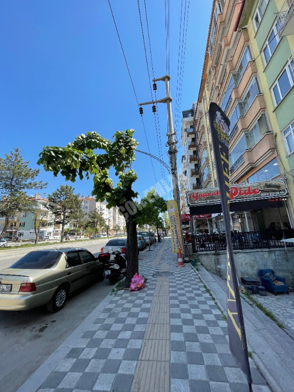 AFYON ÜÇOK EMLAKTAN ZAFER MAHALLESİNDE KİRALIK 60M² LOKANTA DÜKKANI