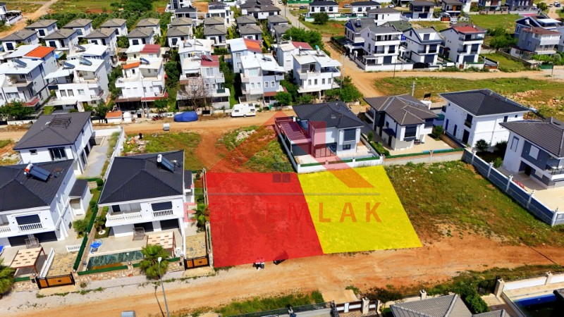 Didim Efeler Mahallesi'nde Satılık 2 Adet 300 m² Villa Arsası