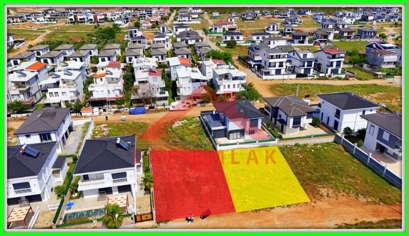 Didim Efeler Mahallesi'nde Satılık 2 Adet 300 m² Villa Arsası