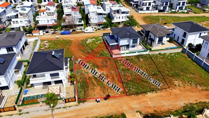 Didim Efeler Mahallesi'nde Satılık 2 Adet 300 m² Villa Arsası