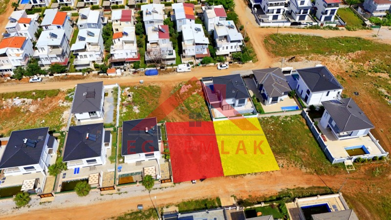Didim Efeler Mahallesi'nde Satılık 2 Adet 300 m² Villa Arsası