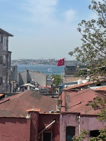 Kadıköy Pavlonya Sokakta Deniz Manzaralı Geniş 3+1 Kiralık Daire
