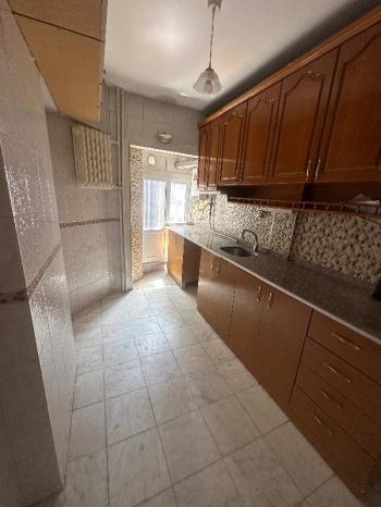 Kadıköy Pavlonya Sokakta Deniz Manzaralı Geniş 3+1 Kiralık Daire