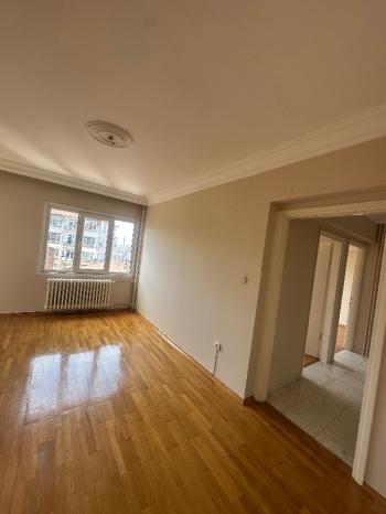 Kadıköy Pavlonya Sokakta Deniz Manzaralı Geniş 3+1 Kiralık Daire
