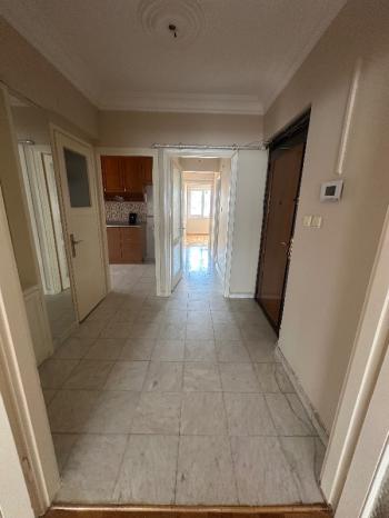 Kadıköy Pavlonya Sokakta Deniz Manzaralı Geniş 3+1 Kiralık Daire