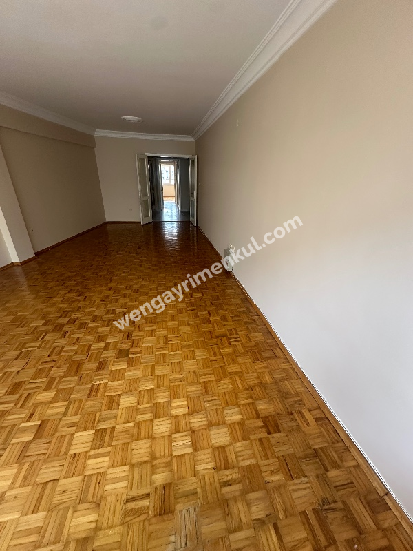 Kadıköy Pavlonya Sokakta Deniz Manzaralı Geniş 3+1 Kiralık Daire