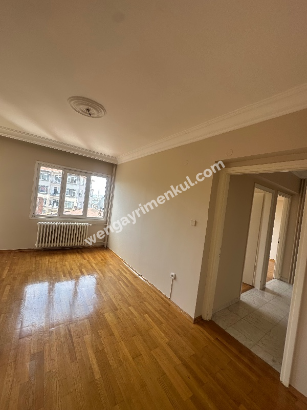 Kadıköy Pavlonya Sokakta Deniz Manzaralı Geniş 3+1 Kiralık Daire