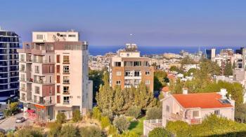 GİRNE MERKEZDE DENİZ MANZARALI SATILIK LÜKS 2 + 1 DAİRE 