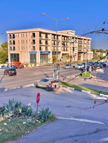 GİRNE MERKEZDE DENİZ MANZARALI SATILIK LÜKS 2 + 1 DAİRE 