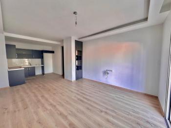 GİRNE MERKEZDE DENİZ MANZARALI SATILIK LÜKS 2 + 1 DAİRE 