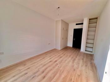 GİRNE MERKEZDE DENİZ MANZARALI SATILIK LÜKS 2 + 1 DAİRE 