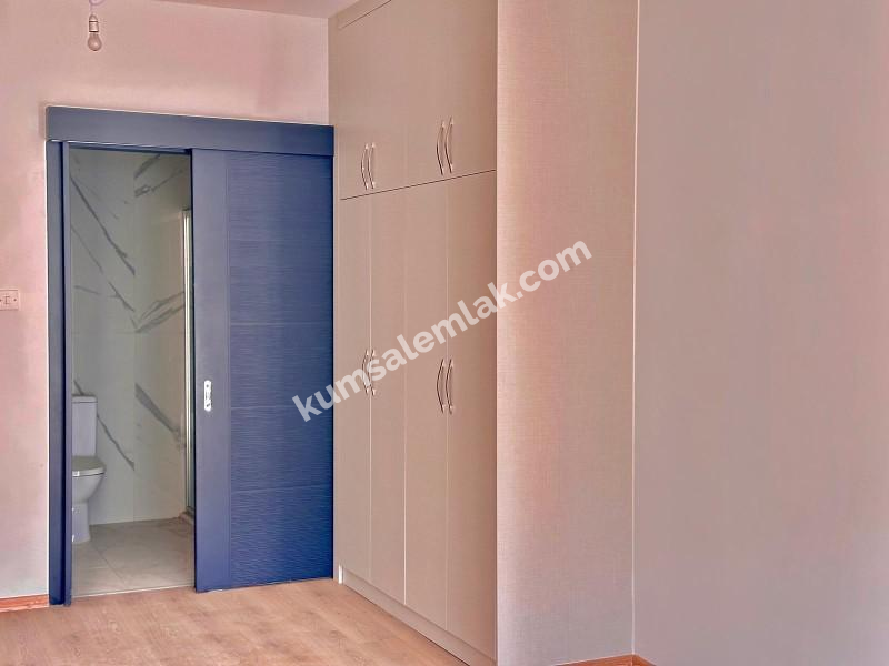 GİRNE MERKEZDE DENİZ MANZARALI SATILIK LÜKS 2 + 1 DAİRE 