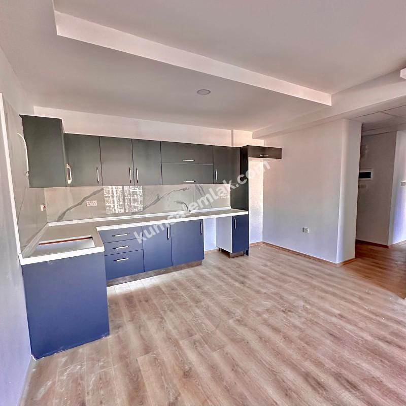 GİRNE MERKEZDE DENİZ MANZARALI SATILIK LÜKS 2 + 1 DAİRE 