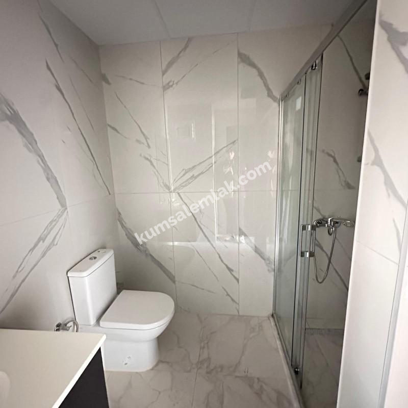 GİRNE MERKEZDE DENİZ MANZARALI SATILIK LÜKS 2 + 1 DAİRE 