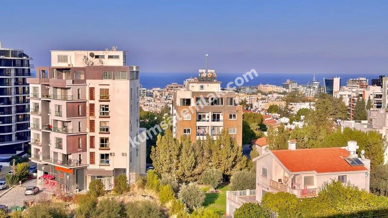 GİRNE MERKEZDE DENİZ MANZARALI SATILIK LÜKS 2 + 1 DAİRE 