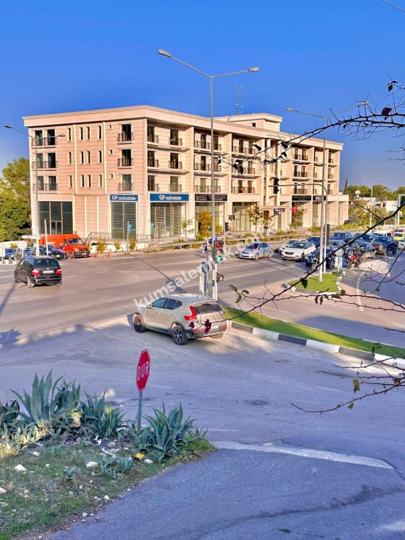 GİRNE MERKEZDE DENİZ MANZARALI SATILIK LÜKS 2 + 1 DAİRE 