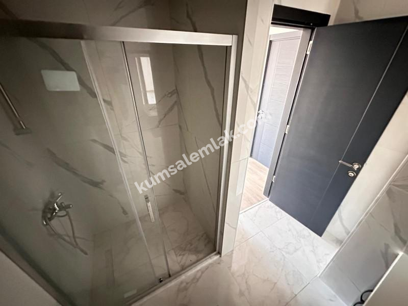 GİRNE MERKEZDE DENİZ MANZARALI SATILIK LÜKS 2 + 1 DAİRE 