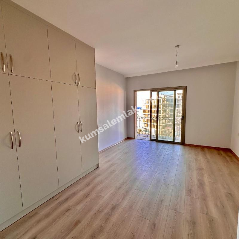 GİRNE MERKEZDE DENİZ MANZARALI SATILIK LÜKS 2 + 1 DAİRE 