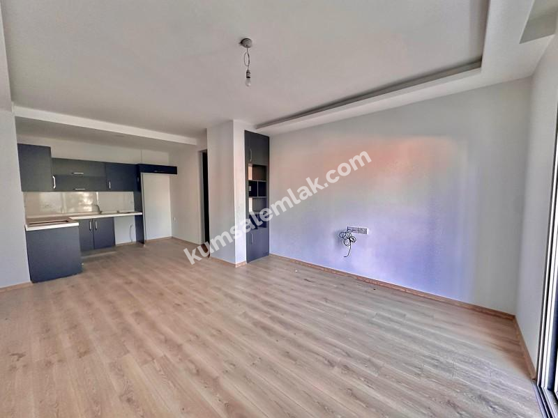 GİRNE MERKEZDE DENİZ MANZARALI SATILIK LÜKS 2 + 1 DAİRE 