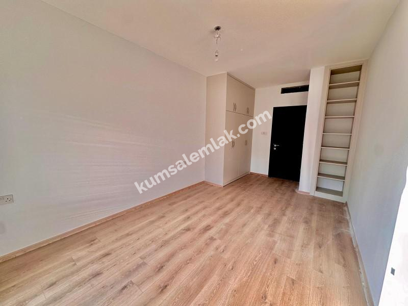 GİRNE MERKEZDE DENİZ MANZARALI SATILIK LÜKS 2 + 1 DAİRE 
