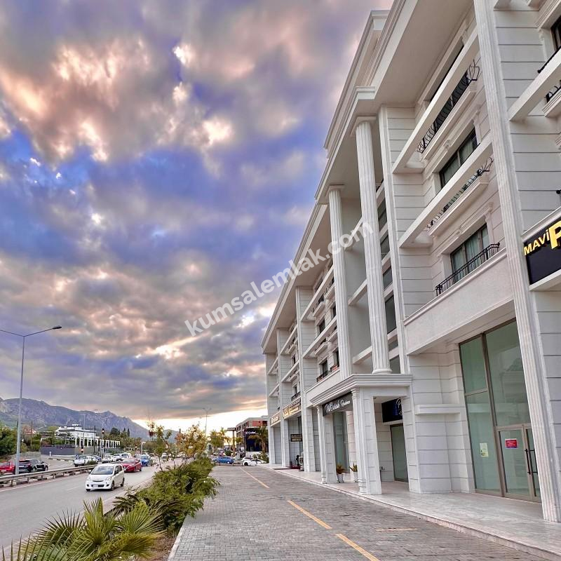 GİRNE MERKEZDE DENİZ MANZARALI SATILIK LÜKS 2 + 1 DAİRE 