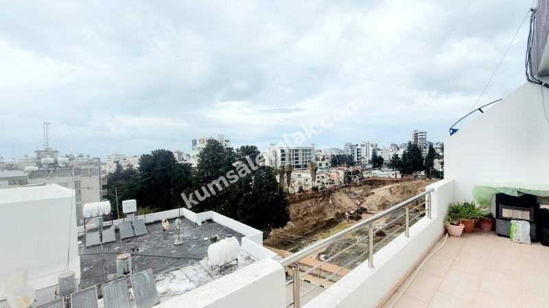 GİRNE MERKEZ BÖLGESİNDE SATILIK PENTHOUSE 