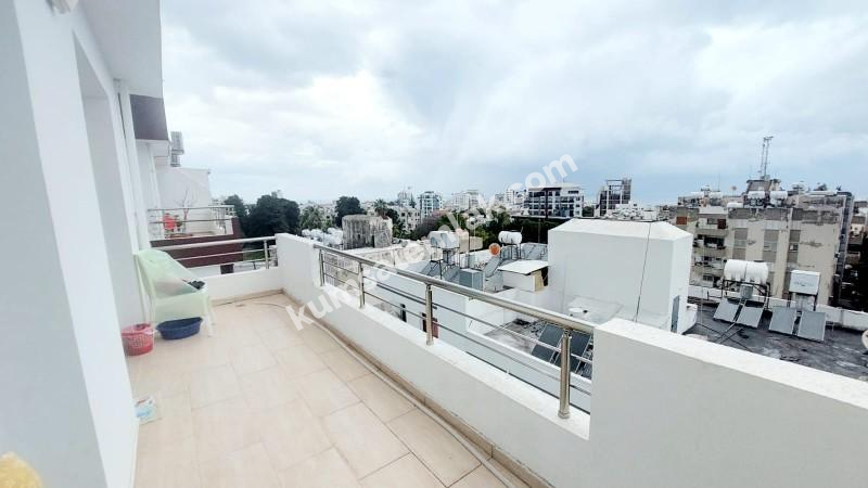 GİRNE MERKEZ BÖLGESİNDE SATILIK PENTHOUSE 