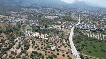 Kıbrıs Girne Ozanköy Bölgesinde Yol Üzeri Satılık 4820 m2 Arazi 