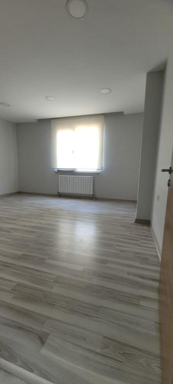 RESMİ KURUMLARA YAKIN OFİS KULLANIMINA UYGUN DAİRE 