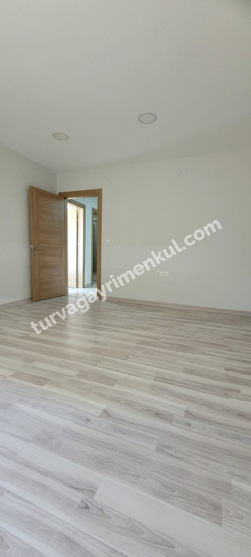 RESMİ KURUMLARA YAKIN OFİS KULLANIMINA UYGUN DAİRE 