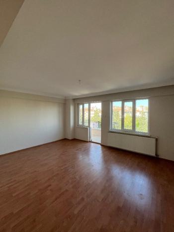 AFYON ÜÇOK EMLAKTAN KANLICA MAH SATILIK 3+1 TEMİZ BAKIMLI DAİRE