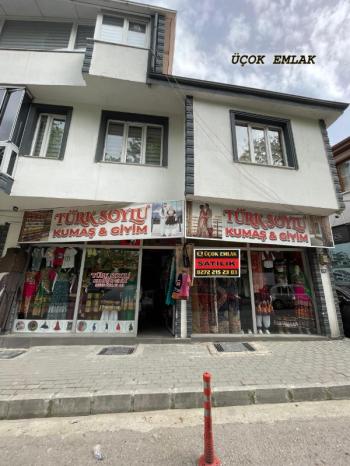 AFYON ÜÇOK EMLAKTAN İMARET CAMİ YANI SATILIK 87M² DÜKKAN