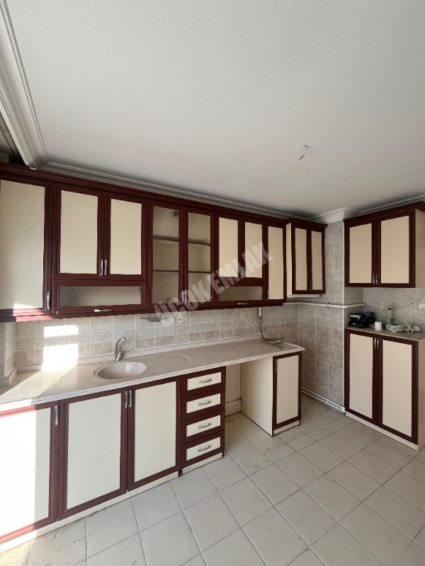 AFYON ÜÇOK EMLAKTAN KANLICA MAH SATILIK 3+1 TEMİZ BAKIMLI DAİRE