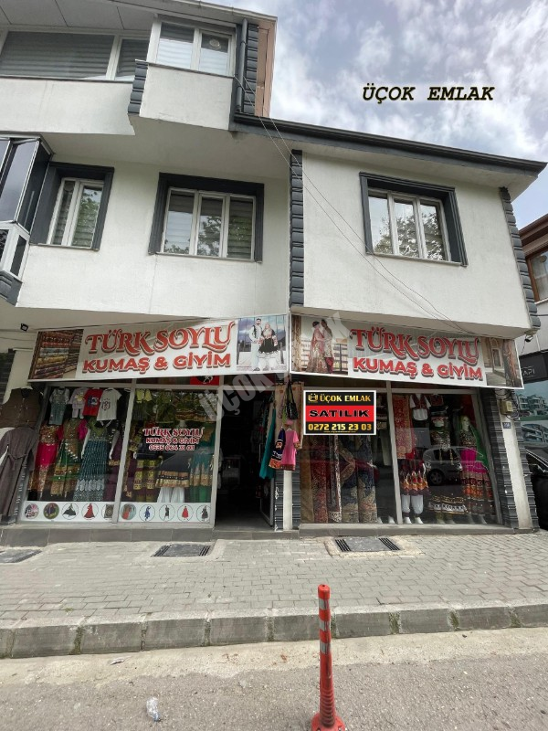 AFYON ÜÇOK EMLAKTAN İMARET CAMİ YANI SATILIK 87M² DÜKKAN
