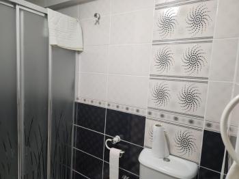 EMLAK HABERCİSİ 'NDEN MUDANYA ÖMERBEY  IŞIKLI YOLU MEVKİİDEFULL DENİZ MANZARALI E.BANYOLU 150 m2 MASRAFSIZ 3+1 DAİRE