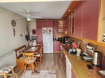 EMLAK HABERCİSİ 'NDEN MUDANYA ÖMERBEY  IŞIKLI YOLU MEVKİİDEFULL DENİZ MANZARALI E.BANYOLU 150 m2 MASRAFSIZ 3+1 DAİRE