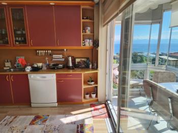 EMLAK HABERCİSİ 'NDEN MUDANYA ÖMERBEY  IŞIKLI YOLU MEVKİİDEFULL DENİZ MANZARALI E.BANYOLU 150 m2 MASRAFSIZ 3+1 DAİRE
