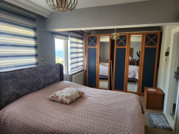 EMLAK HABERCİSİ 'NDEN MUDANYA ÖMERBEY  IŞIKLI YOLU MEVKİİDEFULL DENİZ MANZARALI E.BANYOLU 150 m2 MASRAFSIZ 3+1 DAİRE