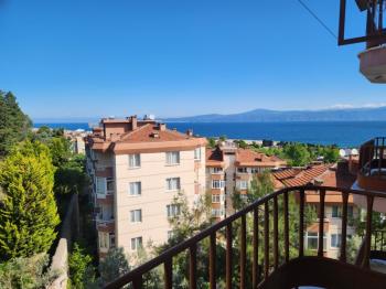 EMLAK HABERCİSİ 'NDEN MUDANYA ÖMERBEY  IŞIKLI YOLU MEVKİİDEFULL DENİZ MANZARALI E.BANYOLU 150 m2 MASRAFSIZ 3+1 DAİRE