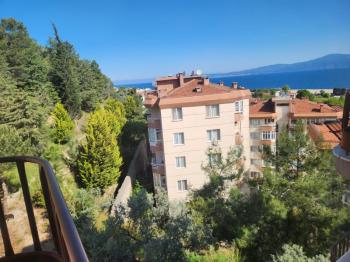EMLAK HABERCİSİ 'NDEN MUDANYA ÖMERBEY  IŞIKLI YOLU MEVKİİDEFULL DENİZ MANZARALI E.BANYOLU 150 m2 MASRAFSIZ 3+1 DAİRE